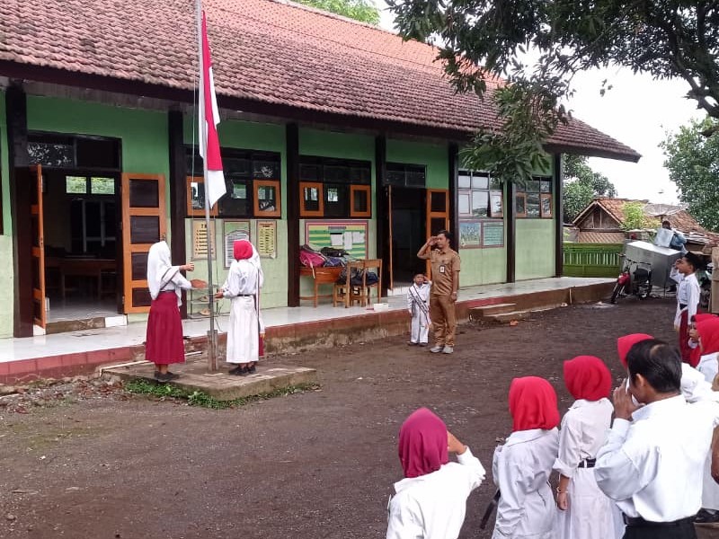 Upacara Bendera Hari Senin